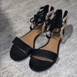 DV flat Sandals in great condition. Size 8